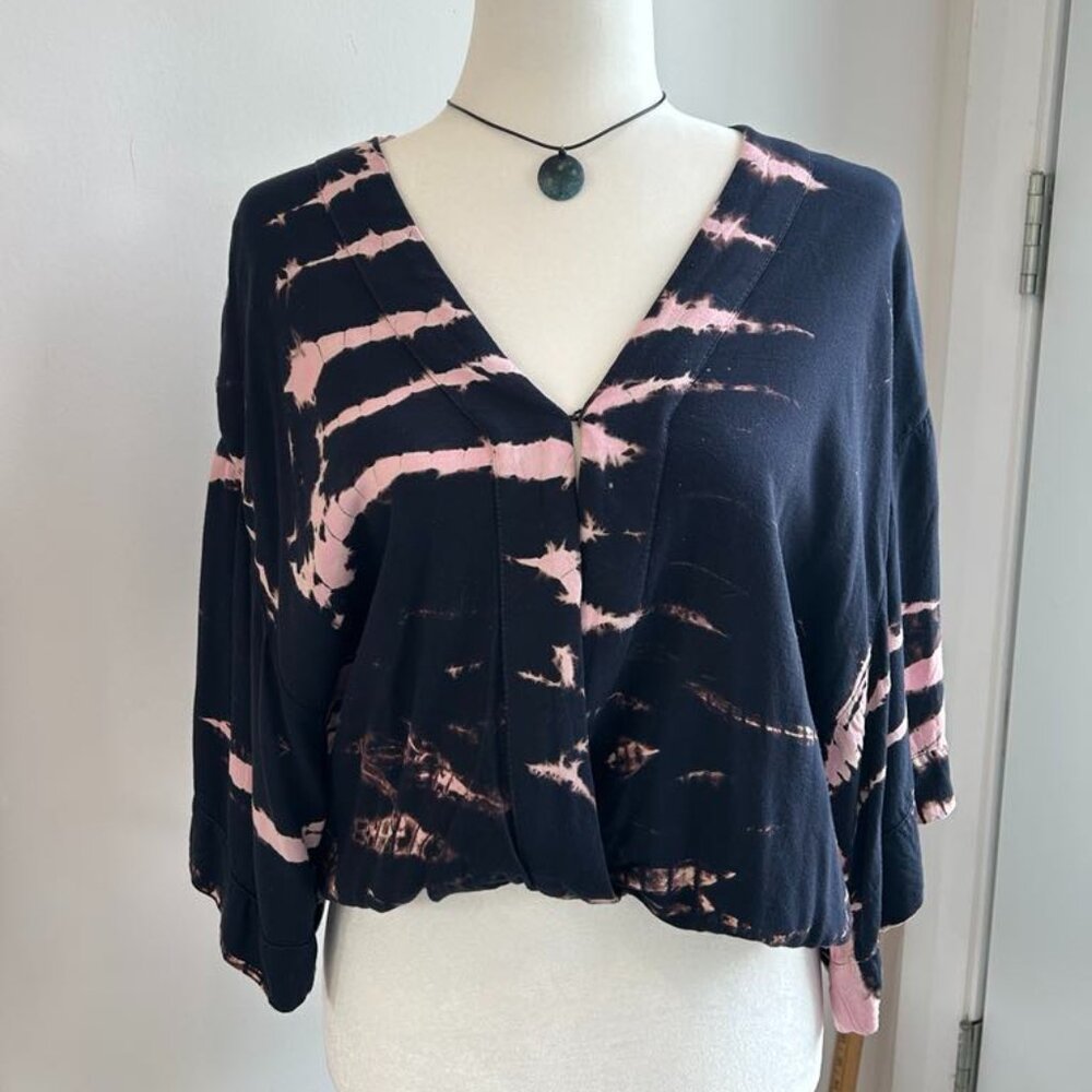 Young Fabulous & Broke Tie-Dye Boho Blouse With V-Neck Hook Closure – US XS